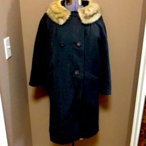 Vintage 1950s women’s slate  gray wool coat with fur collar